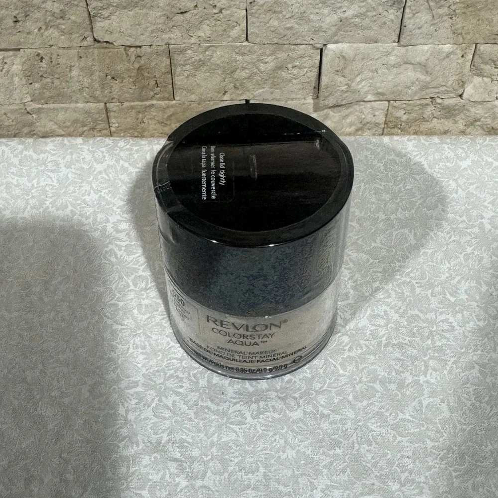 NEW Revlon Colorstay‎ Aqua Mineral Makeup-050 LIGHT MEDIUM/MEDIUM